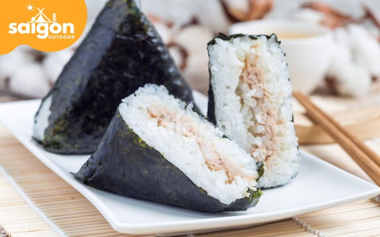 đi dã ngoại mang đồ ăn gì​ cơm nắm hàn quốc