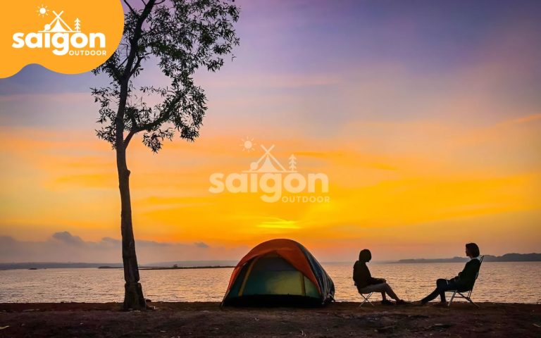 Cắm trại Hồ Trị An ở cây cô đơn