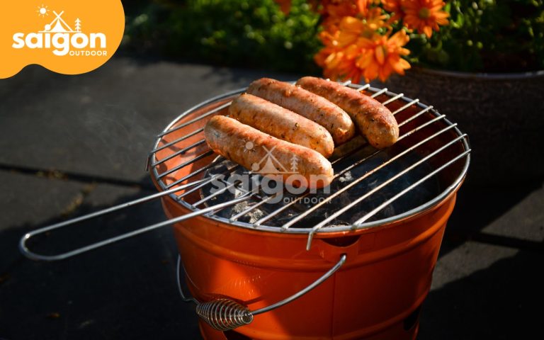 đi dã ngoại nên chuẩn bị đồ ăn gì​? Xúc xích nướng