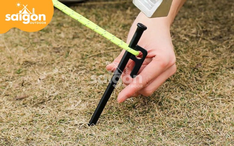 Cọc đinh neo để dựng lều