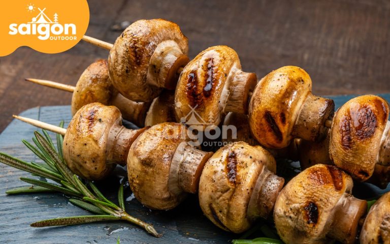 Nướng nấm các loại trong dã ngoại