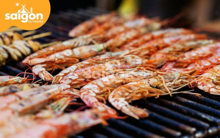 tôm nướng là món không thể thiếu khi đi camping