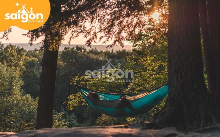 Hình thức cắm trại với võng được nhiều dân phượt ưa chuộng bởi tính linh hoạt