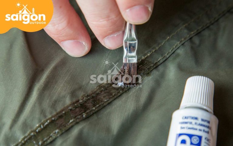 cách chống nước cho lều hiệu quả là dùng keo trám kín