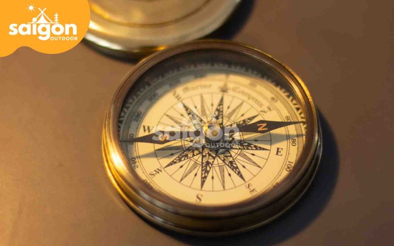 La bàn từ tính hoạt động bằng từ trường Trái Đất