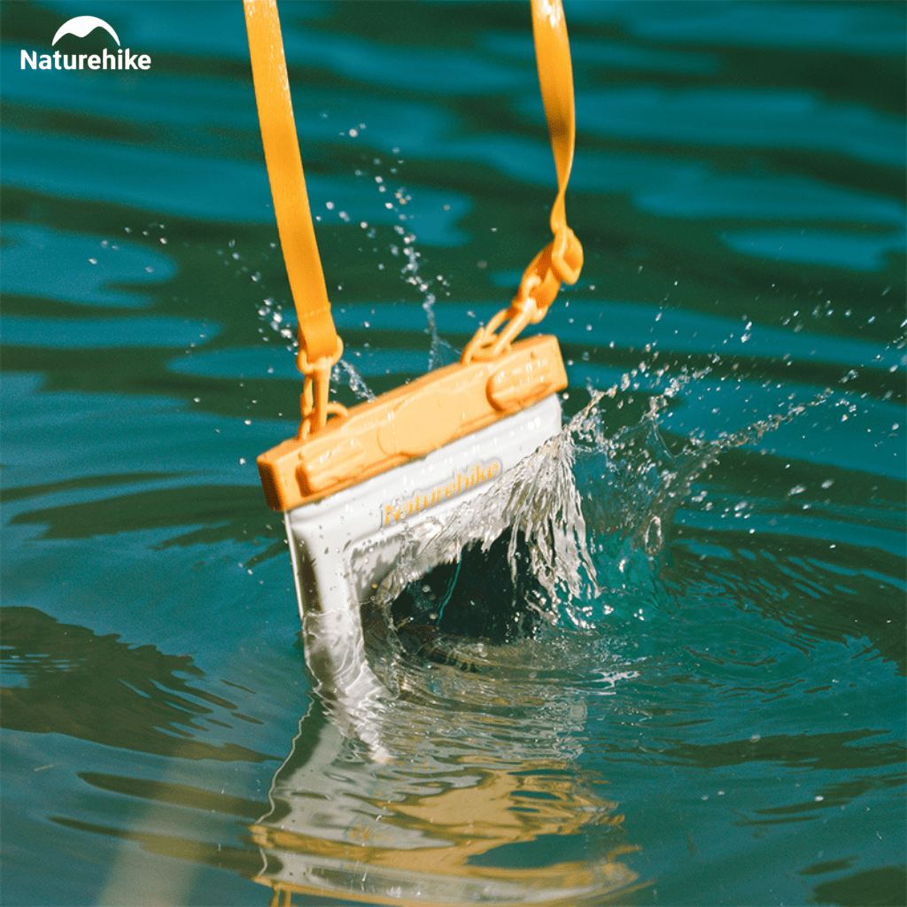 Túi chống nước bảo vệ điện thoại NATUREHIKE CNK2300BS015 – Dùng khi đi mưa, đi biển, du lịch