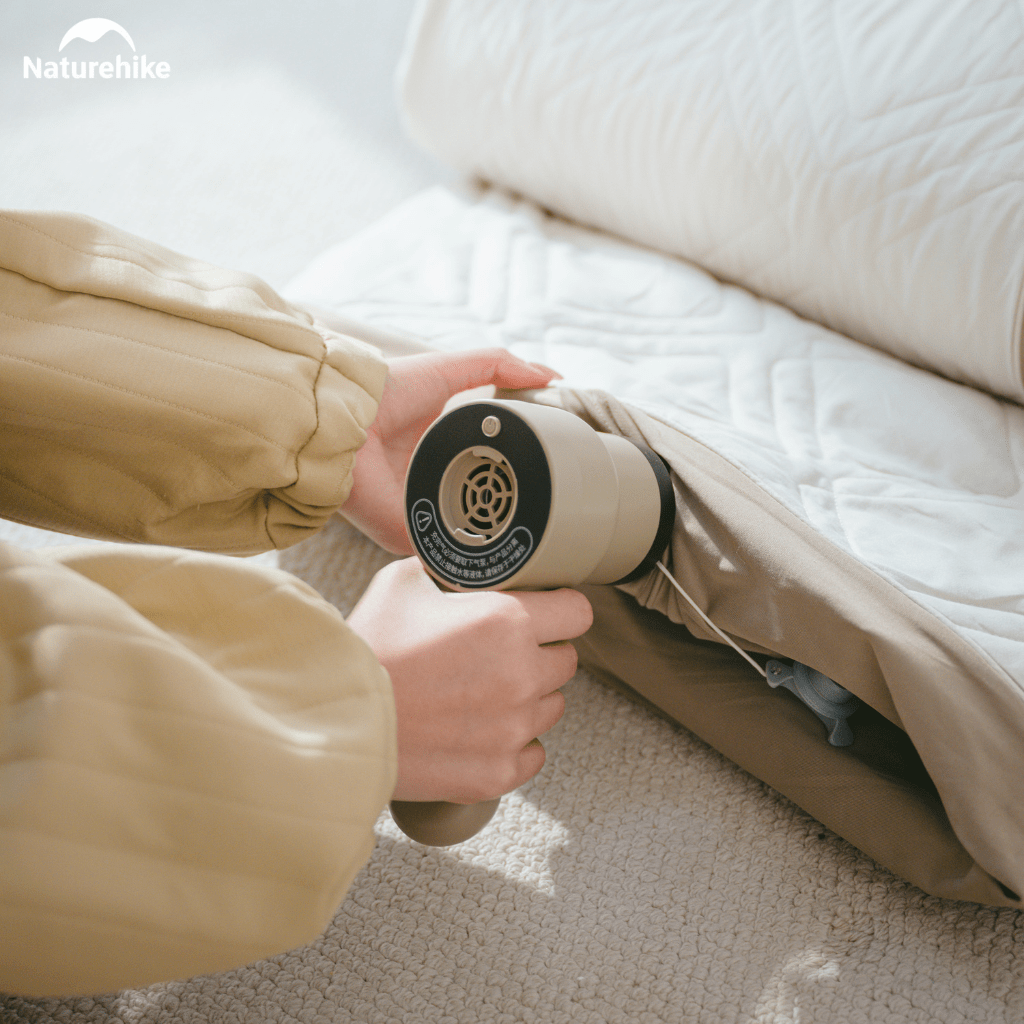 Máy Bơm Hơi Cầm Tay Mini CNK2450ZM017 Naturehike Sạc Type-C Đa Năng