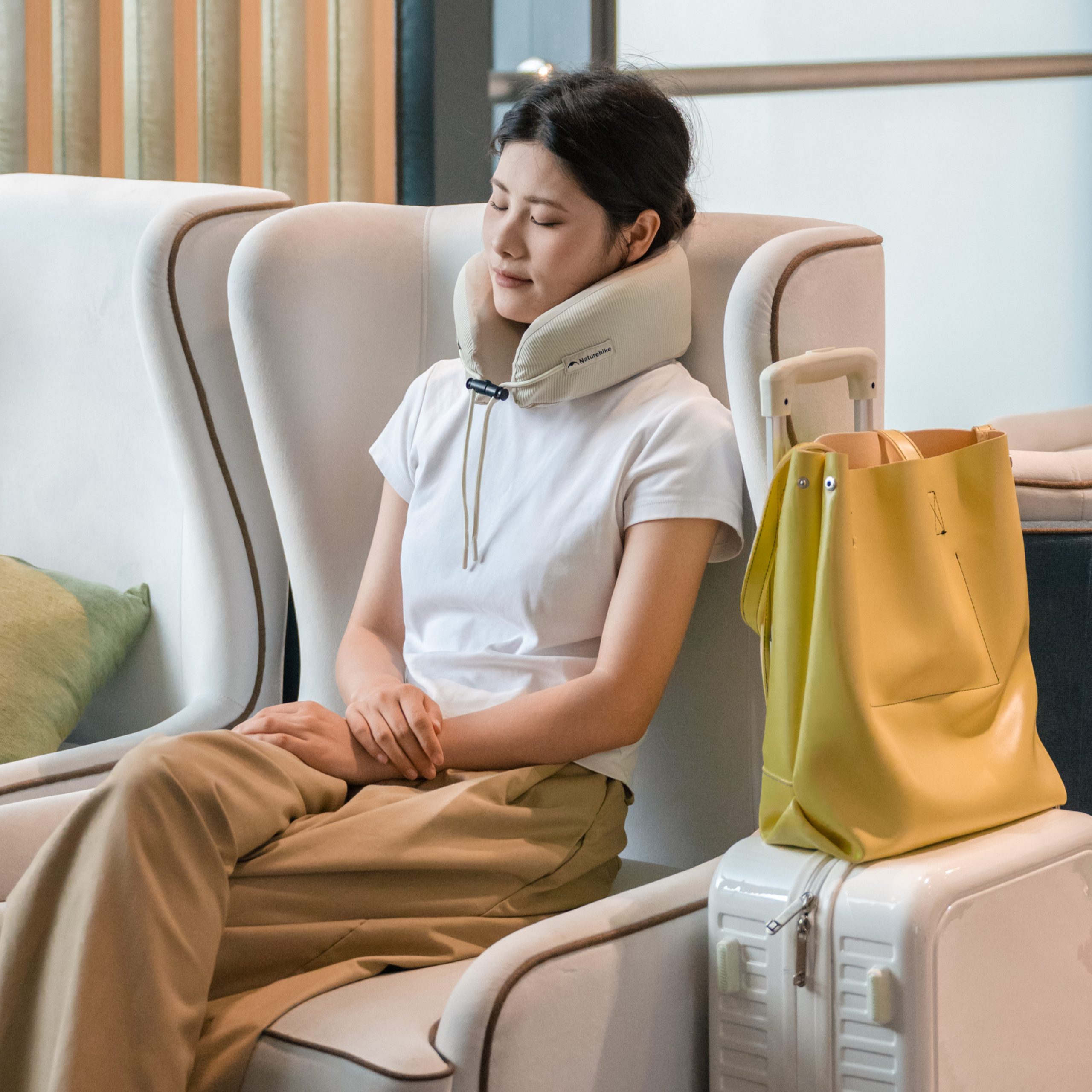 Gối Kê Cổ Chữ U CNK2450WS019 Naturehike Memory Foam Du Lịch Văn Phòng Ô Tô Gấp Gọn Có Hộp Đựng