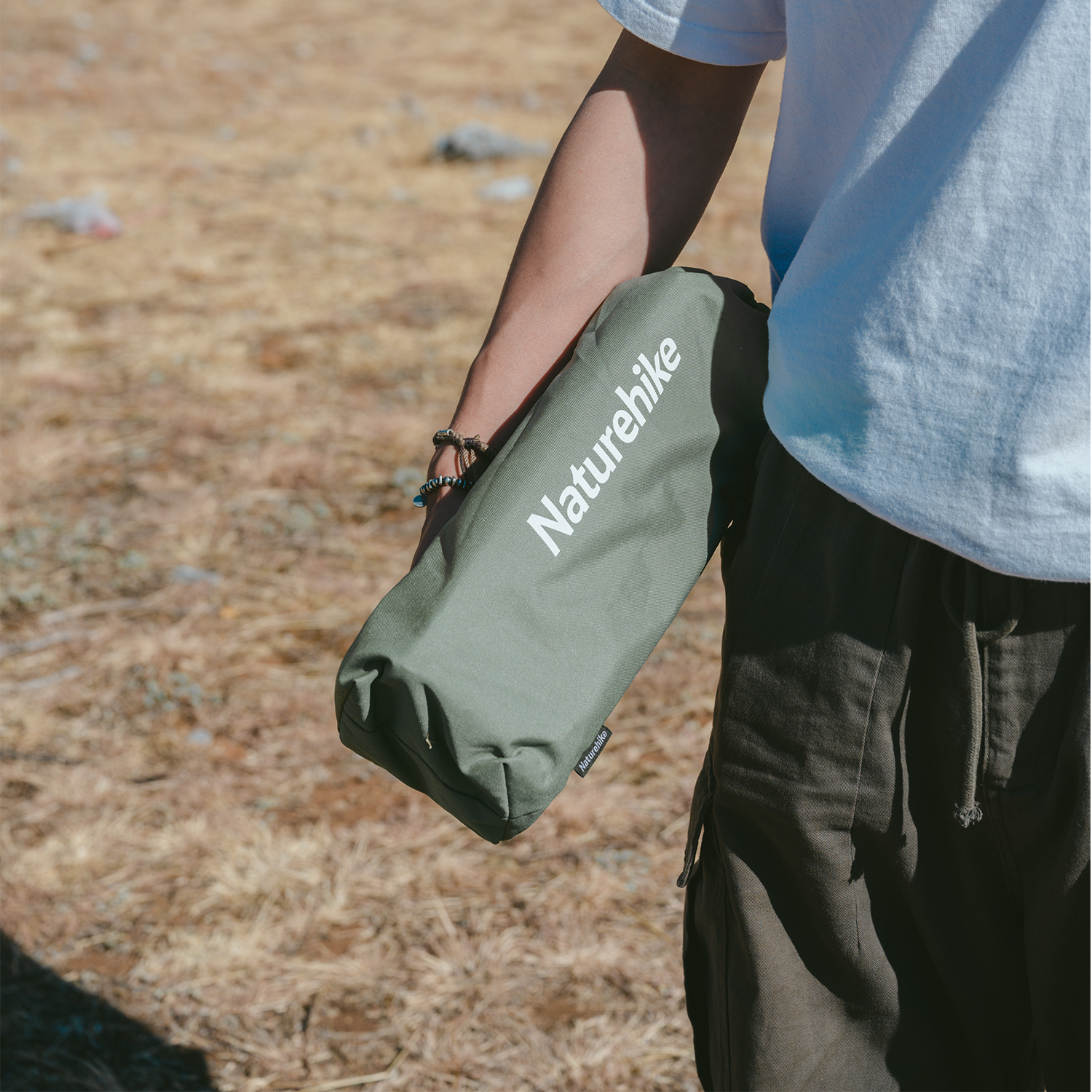 Bàn Gấp Dã Ngoại Naturehike Hợp Kim Nhôm 6063 Siêu Nhẹ 1kg, Bàn Camping Xếp Gọn CNH22JU050