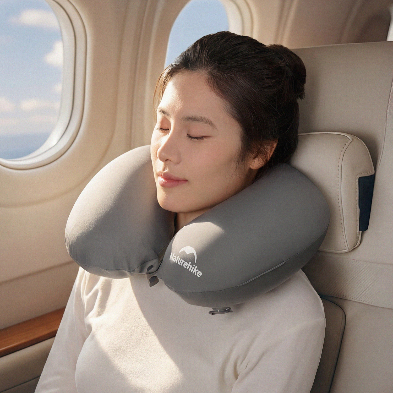 Gối Hơi Du Lịch Naturehike Chữ U Ôm Cổ Siêu Nhẹ 51g, Gấp Gọn, Gối Kê Cổ Đi Máy Bay Cắm Trại Dã Ngoại CNK2650WS030
