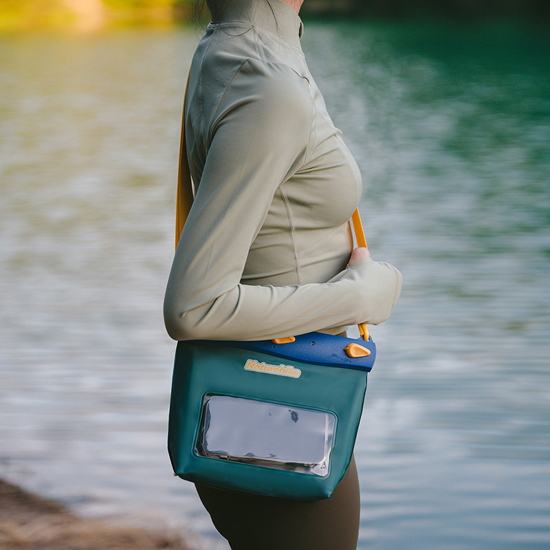 Túi Chống Nước Naturehike 2.6L/5.6L Đựng Điện Thoại, Túi Đeo Chéo Đi Biển Chèo SUP PVC CNK2300BS016